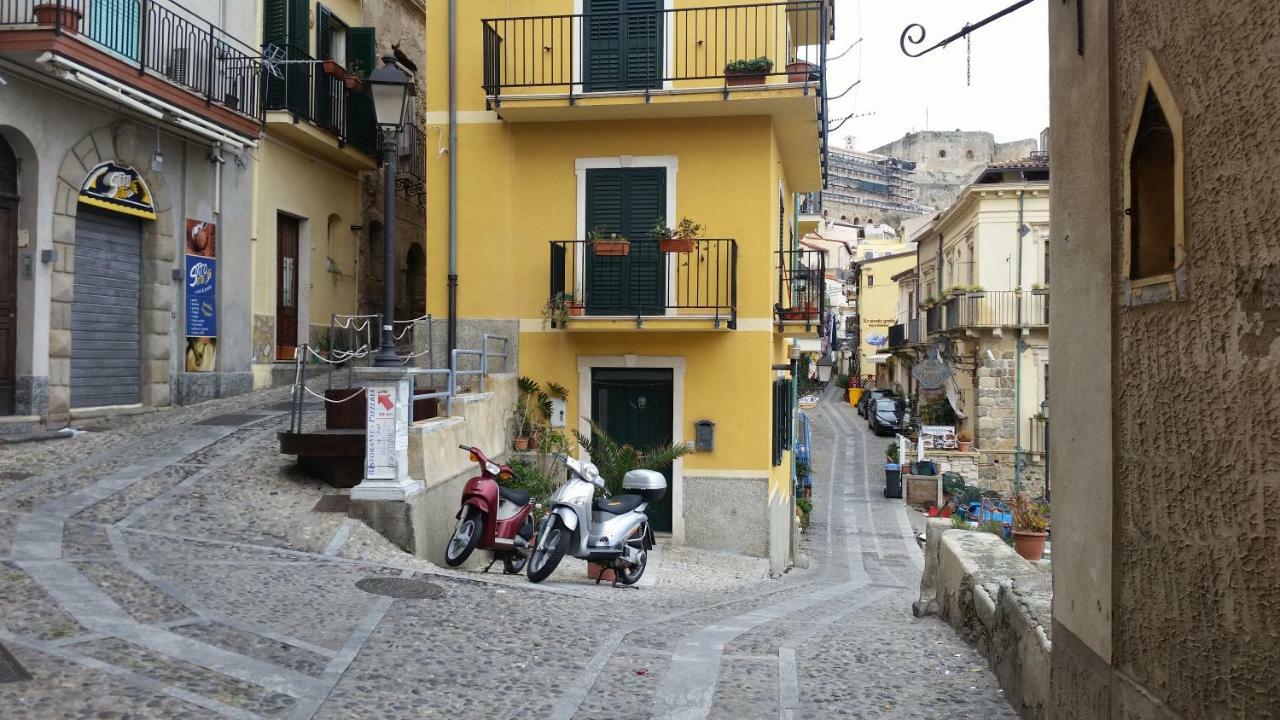 シッラ Il Borgo Bed & Breakfast エクステリア 写真